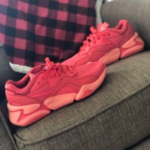 Puma Red Womens 8.5 Athletic Shoes